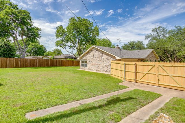 802 Shady Creek Drive, Cleburne, TX 76033