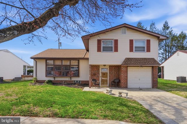 1036 CAMAS DR, Philadelphia, PA 19115