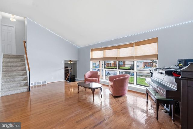 1036 CAMAS DR, Philadelphia, PA 19115