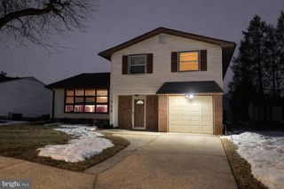 1036 CAMAS DR, Philadelphia, PA 19115