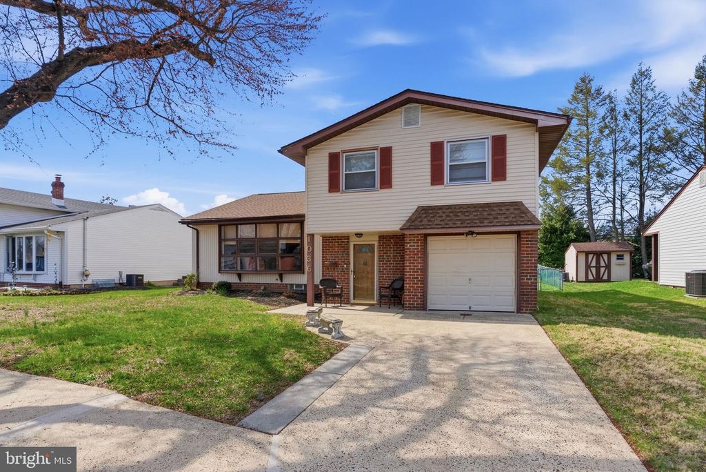 1036 CAMAS DR, Philadelphia, PA 19115