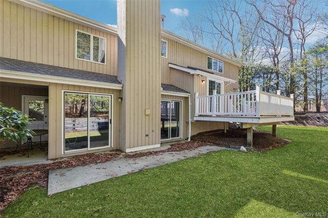 12 Stone Gate Court, Smithtown, NY 11787