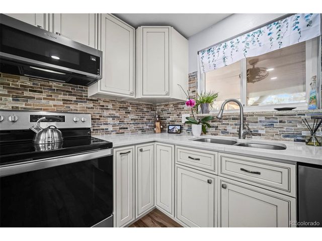 7097 Parfet St, Arvada, CO 80004