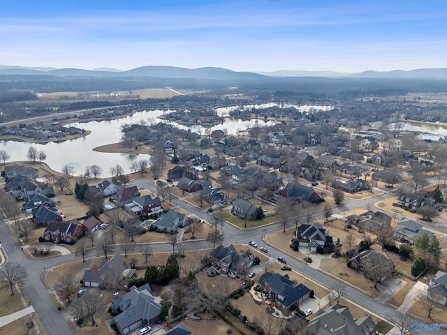 3000 Davenport Drive SE, Owens Cross Roads, AL 35763