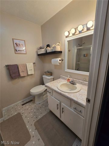 1576 Suzanne Circle, Belpre, OH 45714