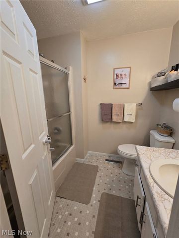 1576 Suzanne Circle, Belpre, OH 45714