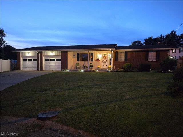 1576 Suzanne Circle, Belpre, OH 45714
