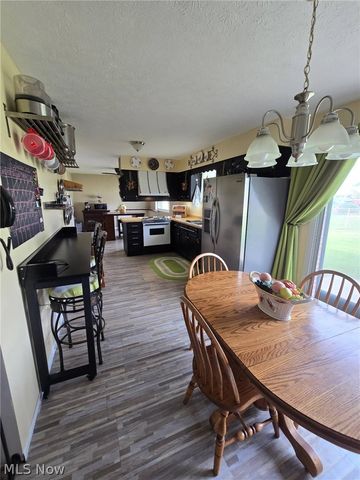 1576 Suzanne Circle, Belpre, OH 45714