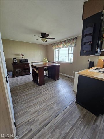 1576 Suzanne Circle, Belpre, OH 45714