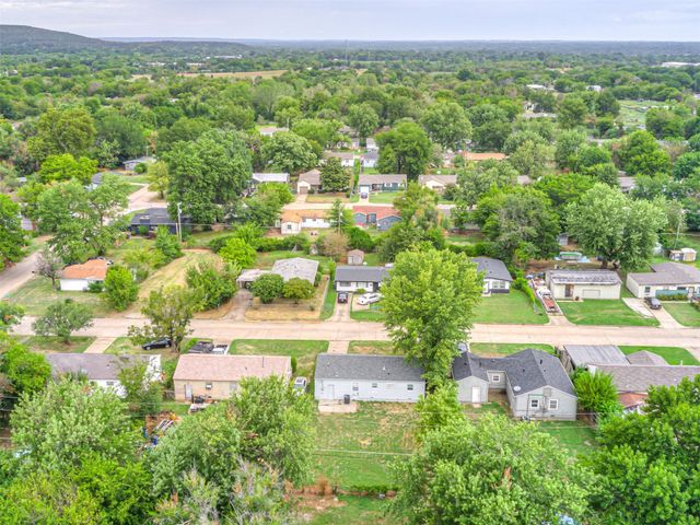 1520 E 51st Place N, Tulsa, OK 74126