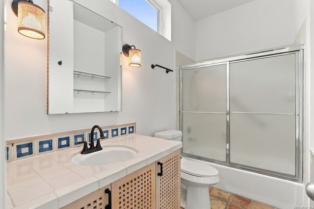 208 Grove Pl, Alamo Heights, TX 78209
