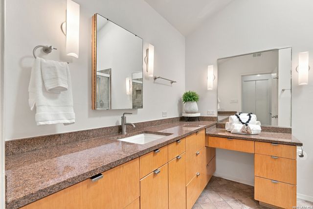 208 Grove Pl, Alamo Heights, TX 78209
