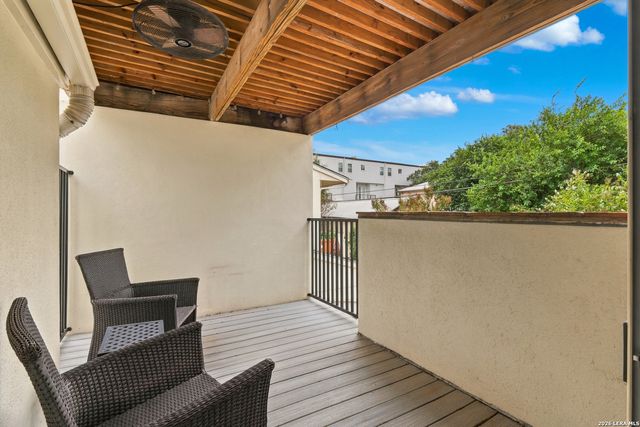208 Grove Pl, Alamo Heights, TX 78209