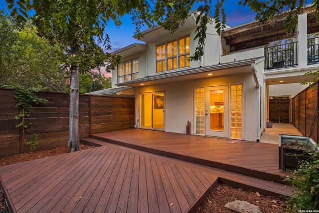 208 Grove Pl, Alamo Heights, TX 78209