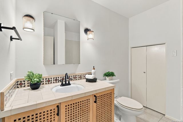 208 Grove Pl, Alamo Heights, TX 78209