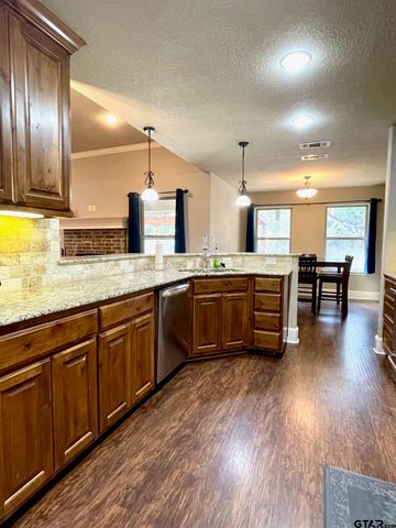 5440 Meadow West Ct., Flint, TX 75762