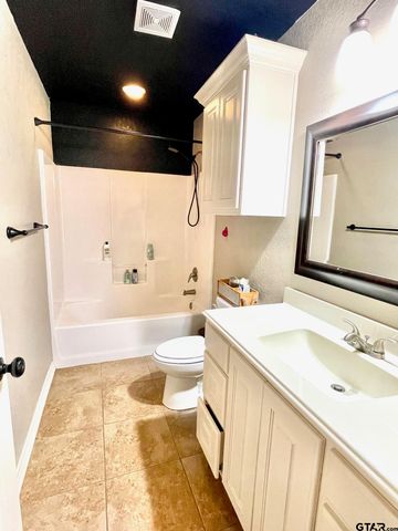 5440 Meadow West Ct., Flint, TX 75762