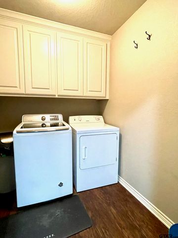 5440 Meadow West Ct., Flint, TX 75762