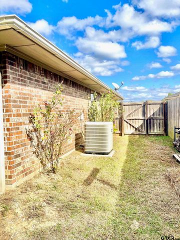 5440 Meadow West Ct., Flint, TX 75762