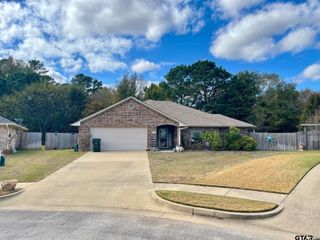 5440 Meadow West Ct., Flint, TX 75762