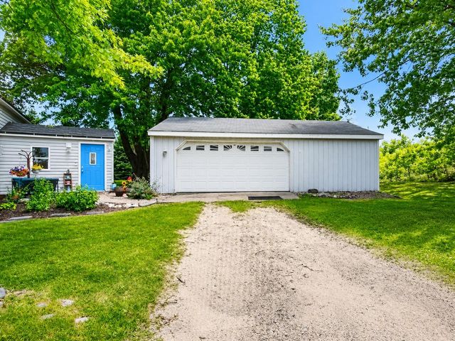 3428 S Comstock Avenue, Fremont, MI 49412
