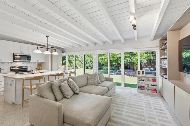 453 NE 89th St, El Portal, FL 33138