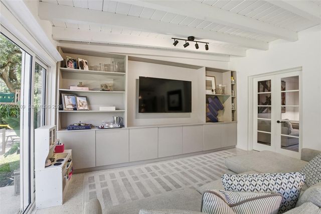 453 NE 89th St, El Portal, FL 33138