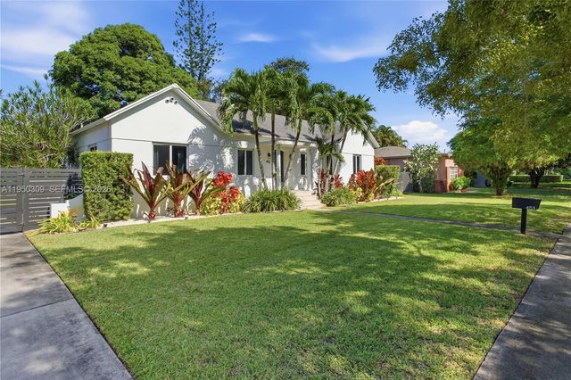 453 NE 89th St, El Portal, FL 33138