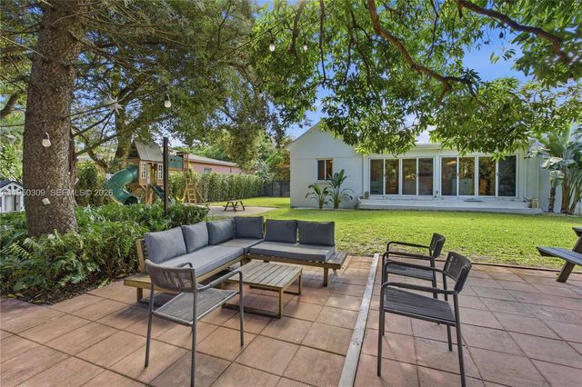 453 NE 89th St, El Portal, FL 33138