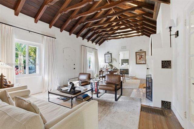 453 NE 89th St, El Portal, FL 33138