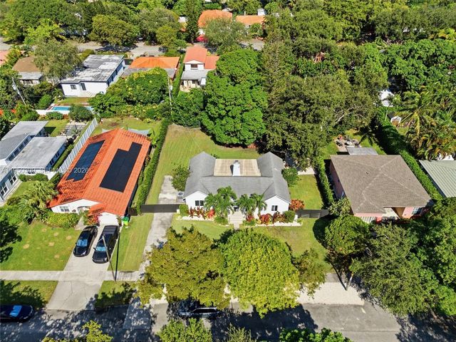 453 NE 89th St, El Portal, FL 33138