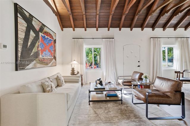 453 NE 89th St, El Portal, FL 33138