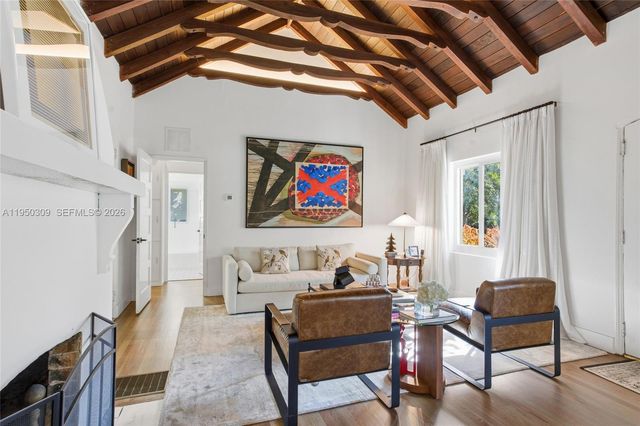 453 NE 89th St, El Portal, FL 33138