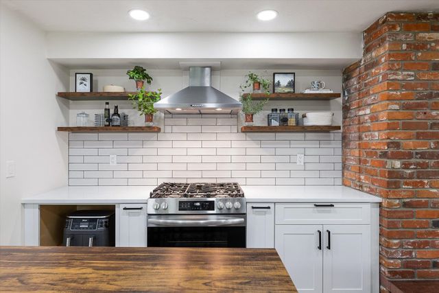 6113 S Crestline St, Spokane, WA 99223