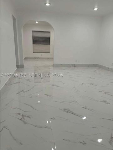 1009 NE 2nd St, Hallandale Beach, FL 33009