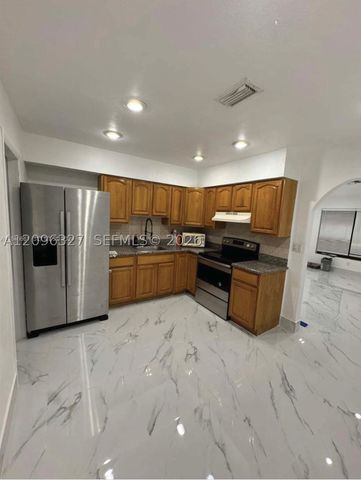 1009 NE 2nd St, Hallandale Beach, FL 33009