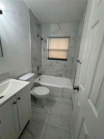 1009 NE 2nd St, Hallandale Beach, FL 33009
