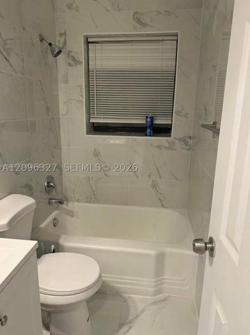 1009 NE 2nd St, Hallandale Beach, FL 33009