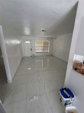 1009 NE 2nd St, Hallandale Beach, FL 33009