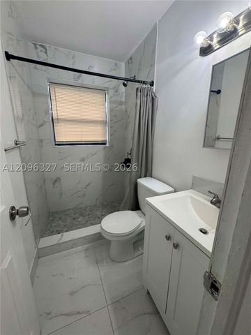 1009 NE 2nd St, Hallandale Beach, FL 33009