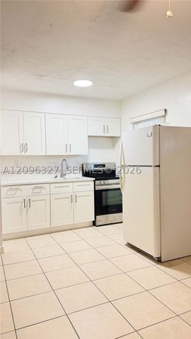 1009 NE 2nd St, Hallandale Beach, FL 33009