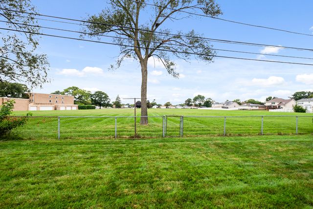 15310 Drexel Avenue, South Holland, IL 60473