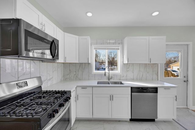 629 E 154th Street, Phoenix, IL 60426