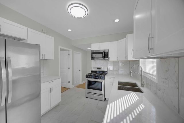 629 E 154th Street, Phoenix, IL 60426