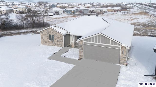 6450 N 13th Court, Lincoln, NE 68521