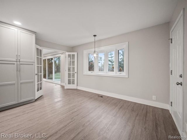1909 Marie Circle, Bloomfield Hills, MI 48302