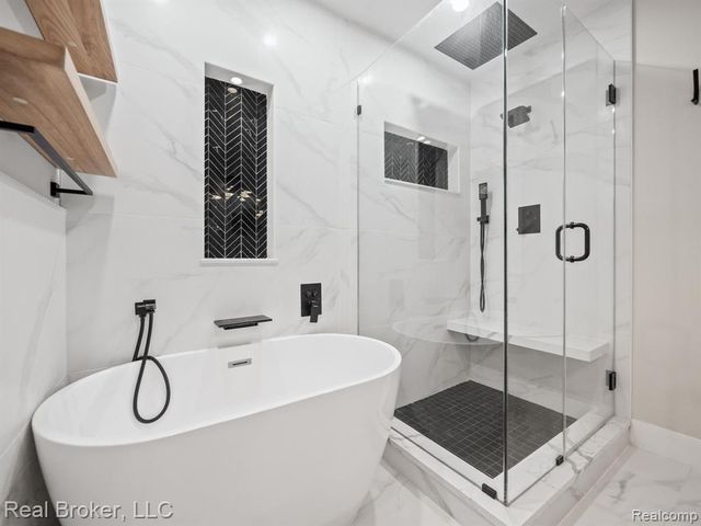1909 Marie Circle, Bloomfield Hills, MI 48302