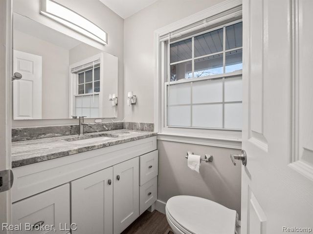 1909 Marie Circle, Bloomfield Hills, MI 48302