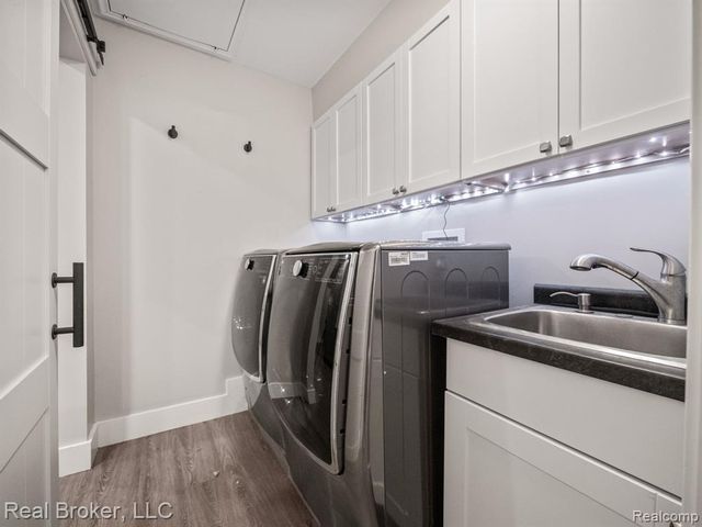 1909 Marie Circle, Bloomfield Hills, MI 48302