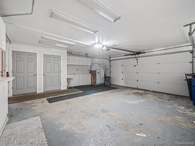 1909 Marie Circle, Bloomfield Hills, MI 48302